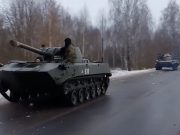 Колонна российской бронетехники. Скришот видео