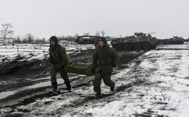 Россия продолжает стягивать войска / фото REUTERS