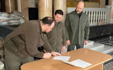 Зеленский подписал заявку на вступление Украины в ЕС / фото пресс-служба Слуга народа