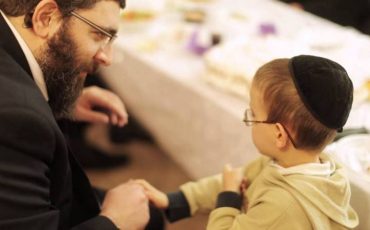 Скриншт видео использован в качестве иллюстрации, с youtube-канала Средняя школа Бейс-Агарон