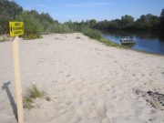 Разрешённые места для отдыха обозначены табличками. Фото заказника