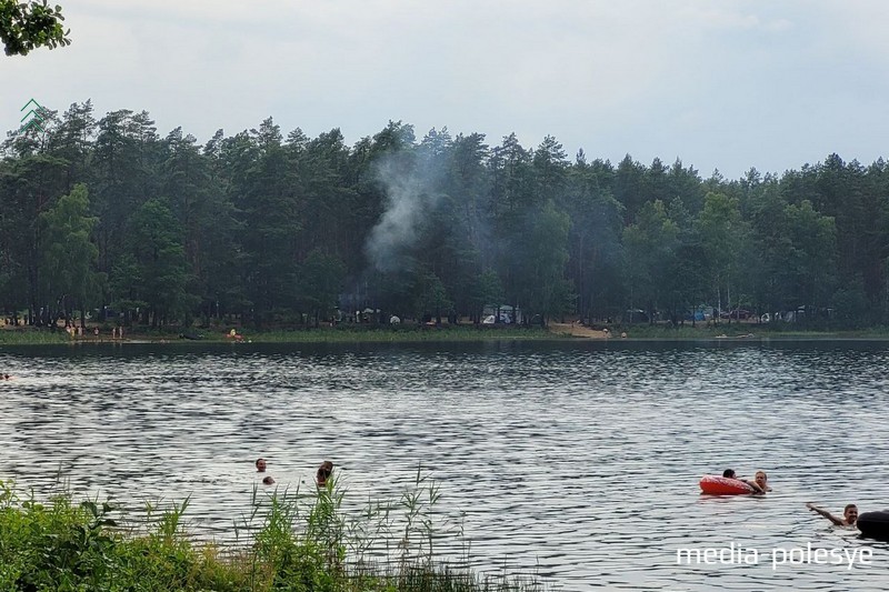 Белое озеро в Лунинецком районе на глубне коварно