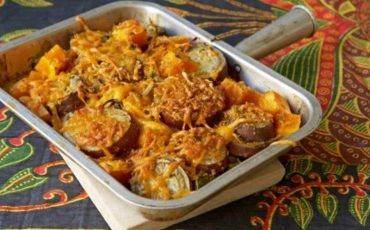 Куриная грудка с кабачками в духовке — полезное блюдо для всей семьи. Фото: Getty