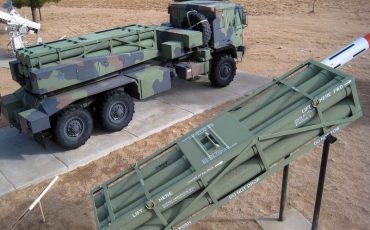 Пусковая установка HIMARS, By ShashiBellamkonda from Potomac, USA - White Sands Missile Range Museum-38.jpgUploaded by High Contrast, CC BY 2.0