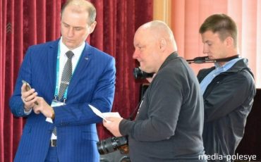 Во время пресс-конференции в Пинском автобусном парке, 1 апреля 2020