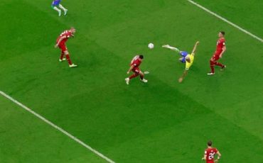 Ришарлисон забивает невероятный гол / Reuters