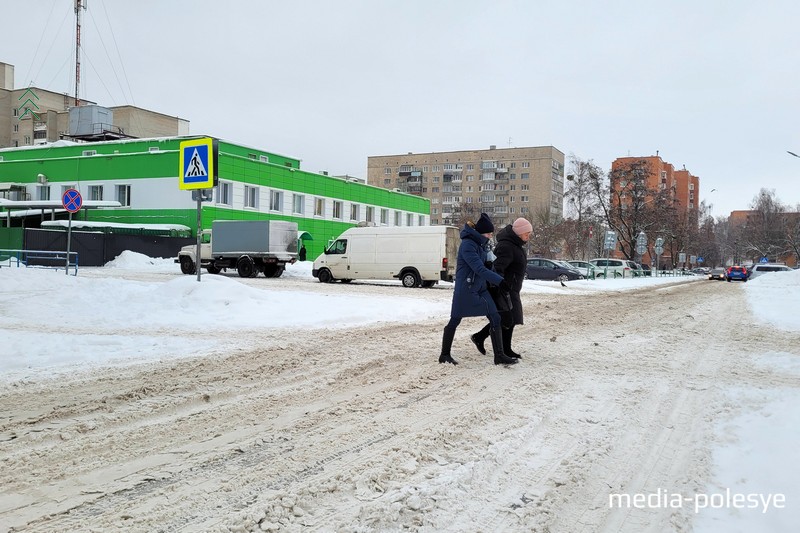 Заезд на парковку у бывшего ДК 