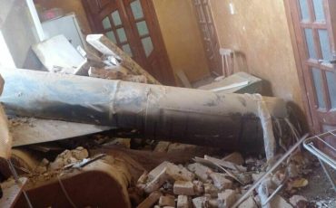 Ракета прилетела в жилой дом в Ивано-Франковской области, но не взорвалась. Фото опубликовал замглавы офиса президента Украины Кирилл Тимошенко