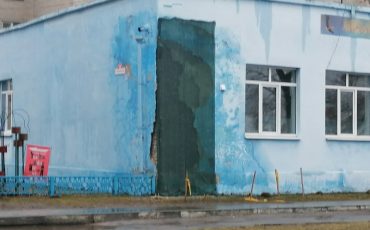 Здание на улице Первомайской через три недели после ремонта, в марте 2023 года