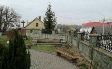 У Зэльве знеслі помнік Ларысе Геніюш. Фота: «Радыё Рацыя»