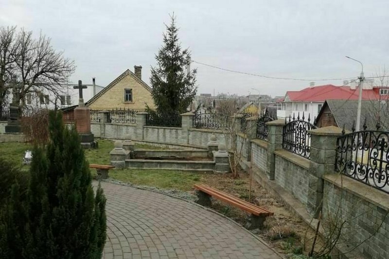 У Зэльве знеслі помнік Ларысе Геніюш. Фота: «Радыё Рацыя»