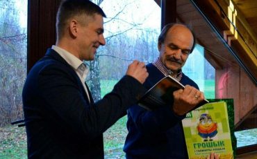 Журналист Олег Рубченя и главный редактор «Інфа-Кур'ера» Сергей Станкевич https://nashaniva.com/ru/313993