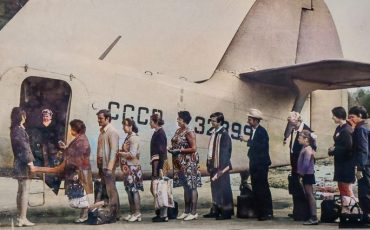 Посадка пассажиров в самолет Ан-2