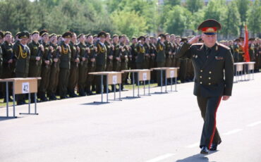 Виктор Хренин в 72-м Объединенном учебном центре на церемонии принятия Военной присяги 20 мая 2023 года. Фото: Владимир Блинов, «Ваяр»