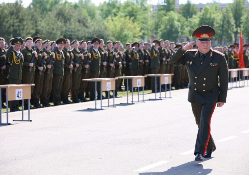 Виктор Хренин в 72-м Объединенном учебном центре на церемонии принятия Военной присяги 20 мая 2023 года. Фото: Владимир Блинов, «Ваяр»