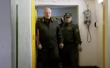 Лукашенко после длительного отсутствия показался на командном пункте ВВС и войск ПВО 15 мая. Скрин видео БелТА