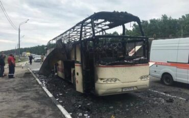 Сгоревший автобус. Фото: lipetskmedia.ru