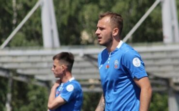 Футболист пинской «Волны» потерял сознание во время матча. Фото: официальная группа ВКонтакте ФК «Волна-Пинск»