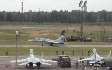 Военный аэродром в Лунинце