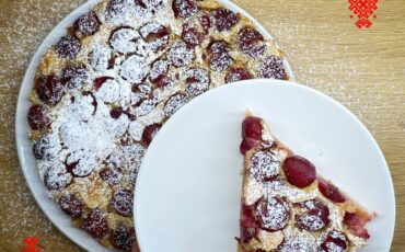 Клафути с вишнями