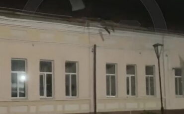 Изображение: ТГ-канал Shot Источник: https://reform.by/bespilotnik-atakoval-zdanie-uvd-v-brjanskoj-oblasti-rossii