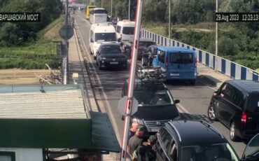 Очередь на Варшавском мосту – здесь единственный действующий пограничный переход для легковых машин на беларусско-польской границе. 29 августа 2023 года. Фото: Gpk.gov.by