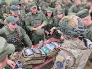 Инструкторы из ЧВК Вагнера во время встречи с военнослужащими 51-й артиллерийской бригады в Осиповичах. Публикация от 27 июля 2023 года. Источник: Оркестр который знает весь мир / vk.com