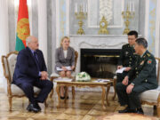 Александр Лукашенко и министр обороны Китая Ли Шанфу во время встречи в Минске, Беларусь. 17 августа 2023 года. Фото: president.gov.by