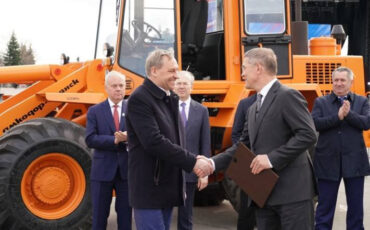 Председатель совета директоров «Амкадор» Александр Шакутин и президент Белоруссии Александр Лукашенко Фото: president.gov.by