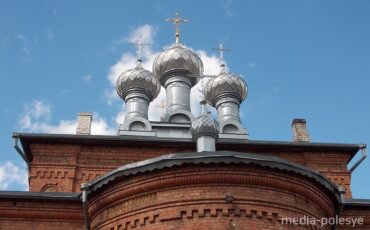 Для прихожан Лунинецкого Свято-Крестовоздвиженского храма это престольный праздник, здесь проходят торжественные службы