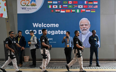 Снимок иллюстративного характера. Сотрудники Службы безопасности идут по коридору на площадке G20 после закрытия саммита. Нью-Дели, Индия. 10 сентября 2023 года. Фото: Money Sharma / AFP / East News