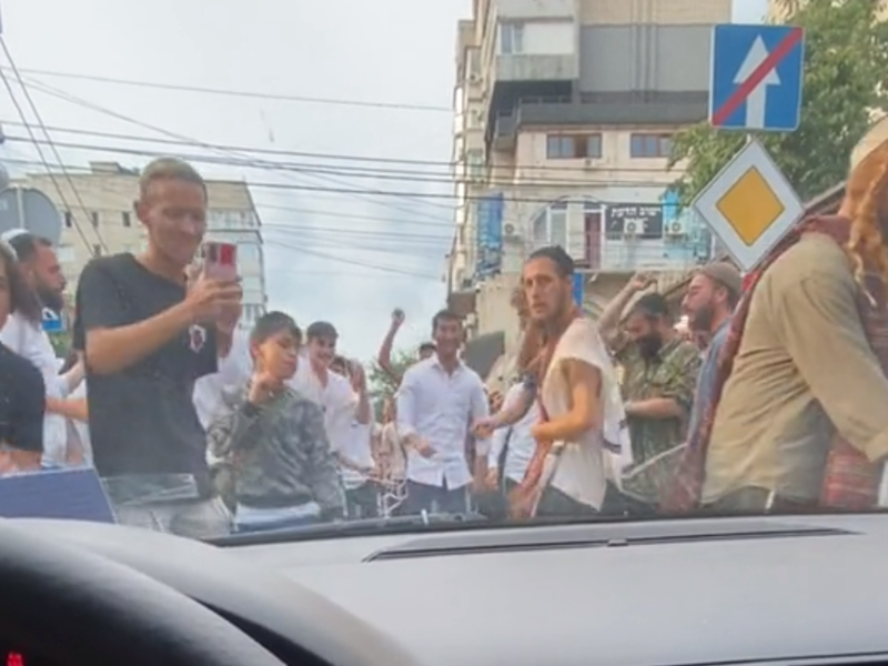 Скриншот из видео