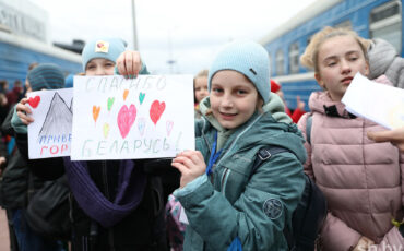 Прибытие поезда с детьми Донбасса на вокзал в Минске. 3 апреля 2023 года. Фото: Егор Ермолицкий / sb.bу