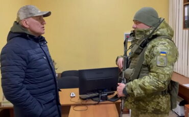 Игорь Сокол слева. 19 марта 2022 года