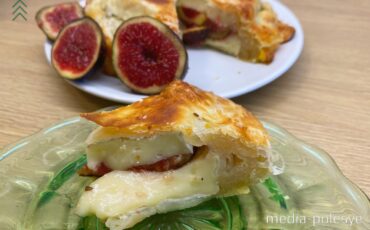 Камамбер с инжиром в слоёном тесте