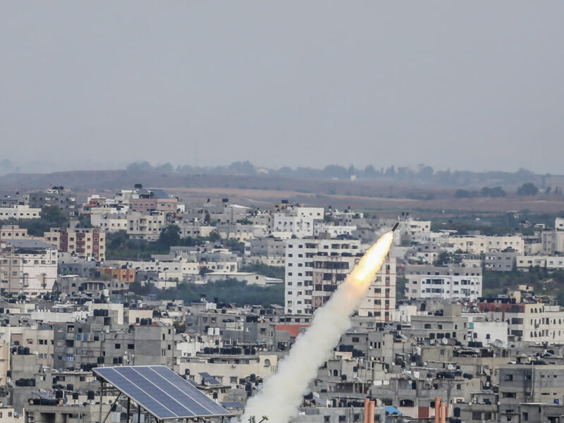 Запуск ракеты з тэрыторыі сектара Газа па Ізраілю. 7 кастрычніка 2023 года. Фота: Ahmed Zakot / Zuma Press / Forum