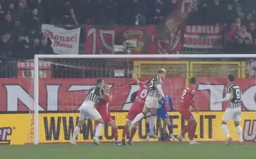 Адриен Рабьо забивает гол в ворота Монцы / Скриншот с трансляции MEGOGO