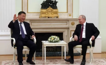 Си Цзиньпин во время разговора с президентом России Владимиром Путиным во время их встречи в Кремле, 20 марта 2023 г. Фото: Sergei Karpukhin, Sputnik, Kremlin Pool Photo via AP