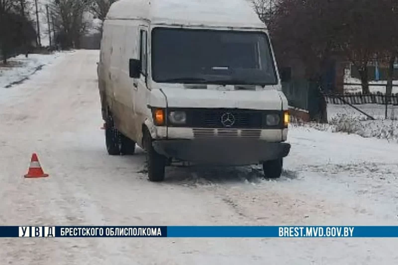 В Столинском районе водитель грузового авто насмерть сбила пенсионерку