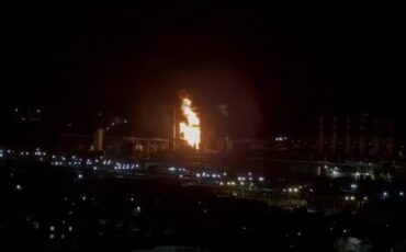 Скриншот видеозаписи Источник: https://reform.by/krupnyj-pozhar-proizoshel-na-npz-v-rossijskom-tuapse