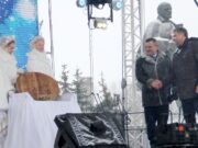 Председатель Пинского горисполкома Валерий Ребковец и председатель облисполкома Юрий Шулейко во время торжественного открытия. Между ними 