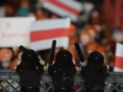 Силовики продолжают охотиться на бело-красно-белую символику. Фото Euroradio