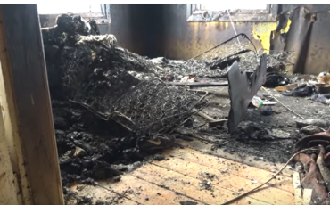 Последствия пожара в доме в Пинске