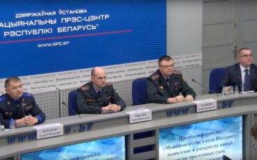 Во время пресс-конференции. Скриншот видео