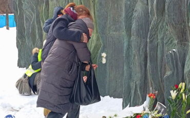 Фото: SOTA Источник: https://reform.by/na-akcijah-pamjati-alekseja-navalnogo-zaderzhali-bolee-100-chelovek