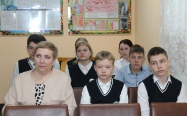 В зале Пинского военкомата показательный суд. Фото: ТГ Пинского горисполкома