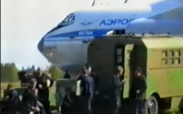 Военные покидают базу в Лунинце, 1992 год. Скриншот видео