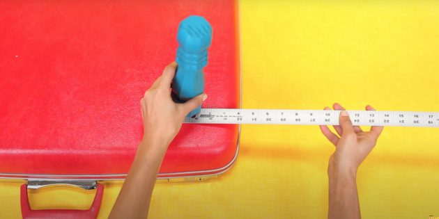 Отметьте места крепления ножек