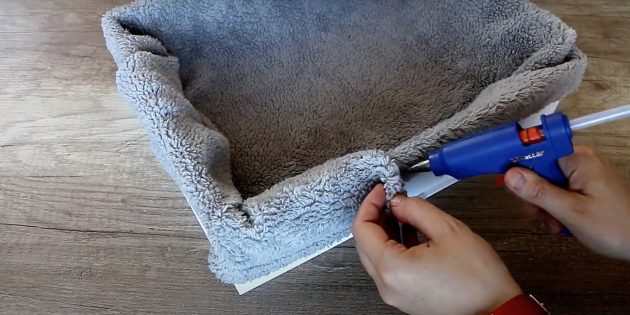 Как сделать лежанку для кошки своими руками: приклейте ткань