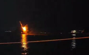 Фрагмент скриншота видеозаписи Источник: https://reform.by/rossijskij-patrulnyj-korabl-porazhen-v-krymu